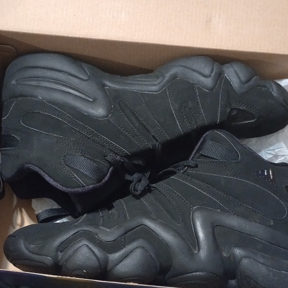 Crazy 8 Black Athletic Shoes with Sleek Design